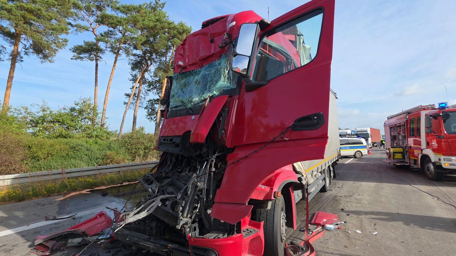 Am Mittwochvormittag kam es zu einem schweren Unfall auf der Autobahn A2. (Quelle: nonstopnews) | nonstopnews