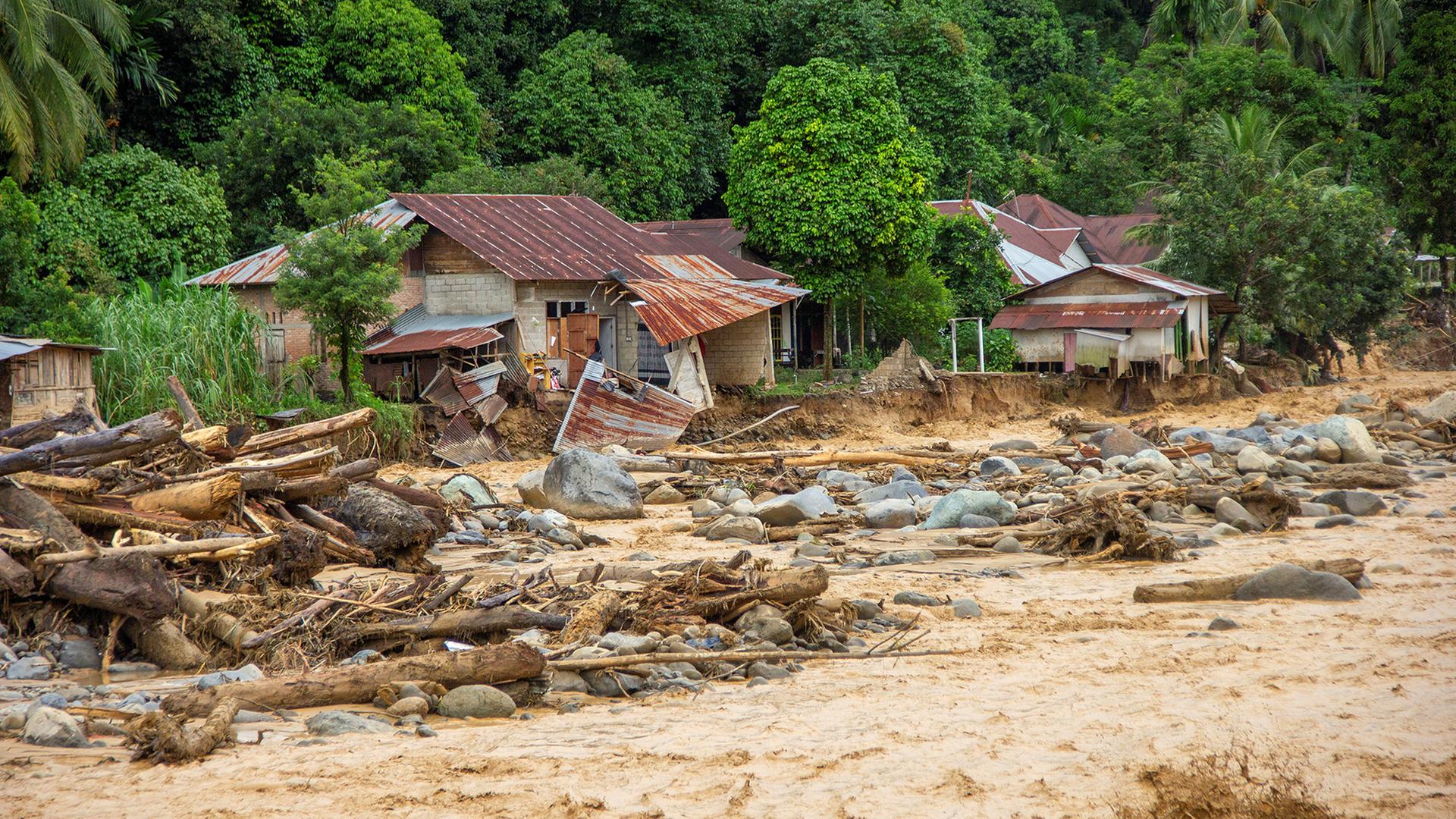 Zyklon in Südostasien: Allein 174 Tote auf Sumatra gemeldet Zyklon in Südostasien: Allein 174 Tote auf Sumatra gemeldet