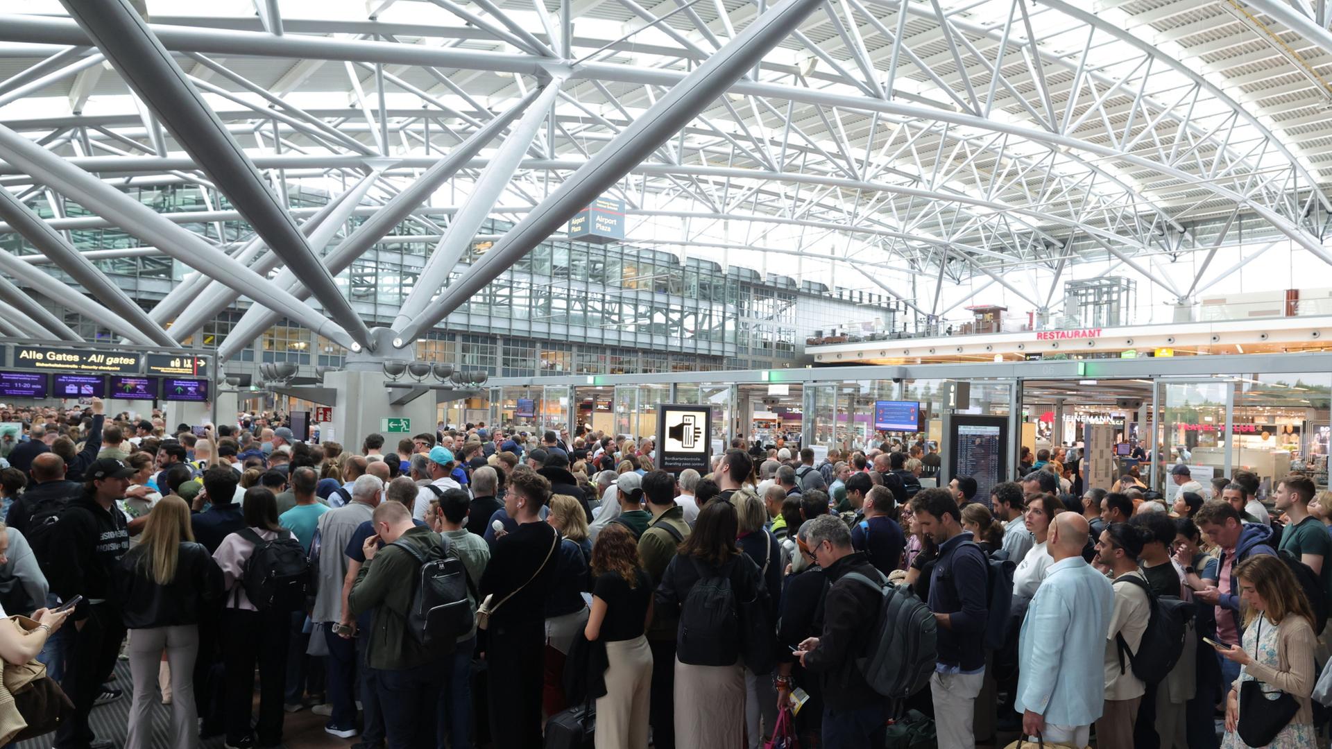 Hamburger Flughafen · Sicherheitsbereich geräumt