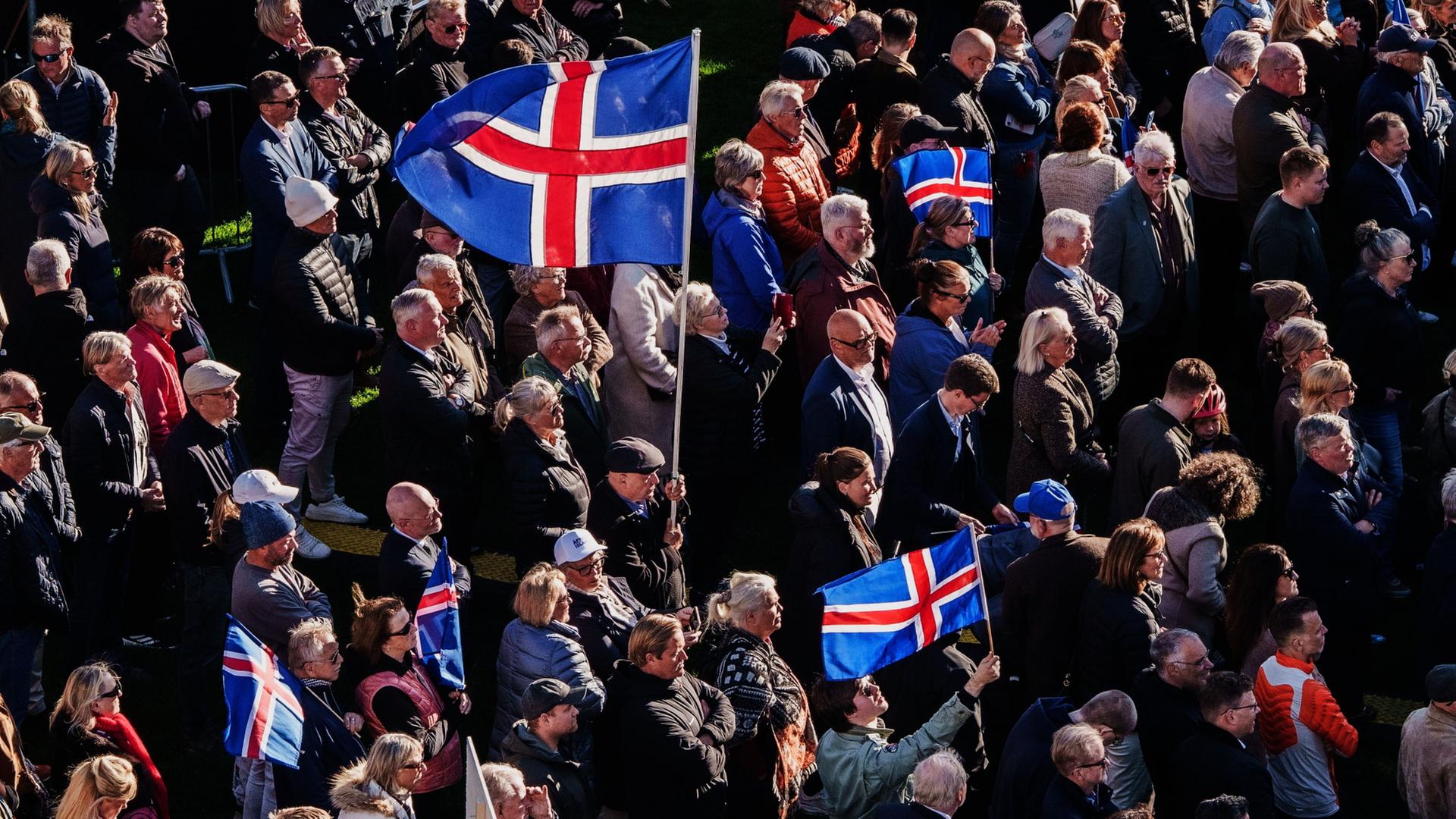 Demonstranten in Island. | AP Photo/Marco Di Marco
