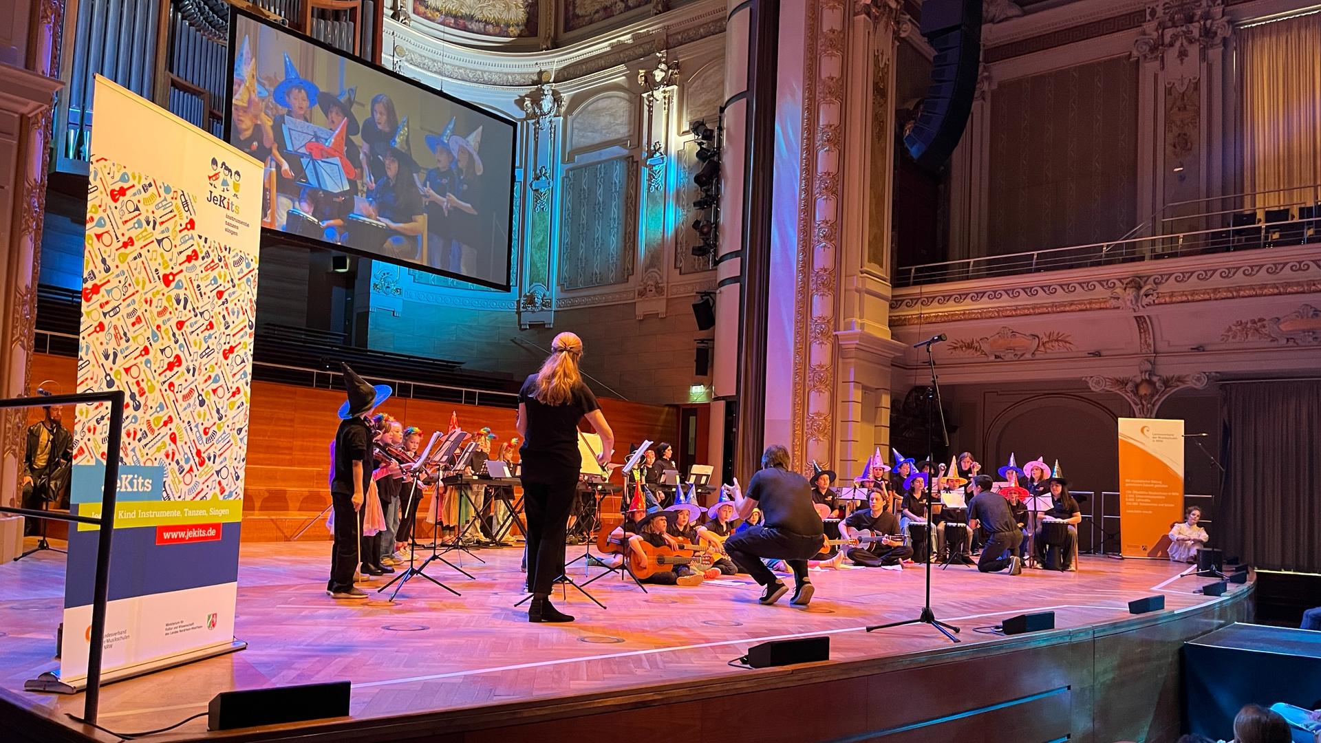 300 Kinder feiern in Wuppertal die Liebe zur Musik