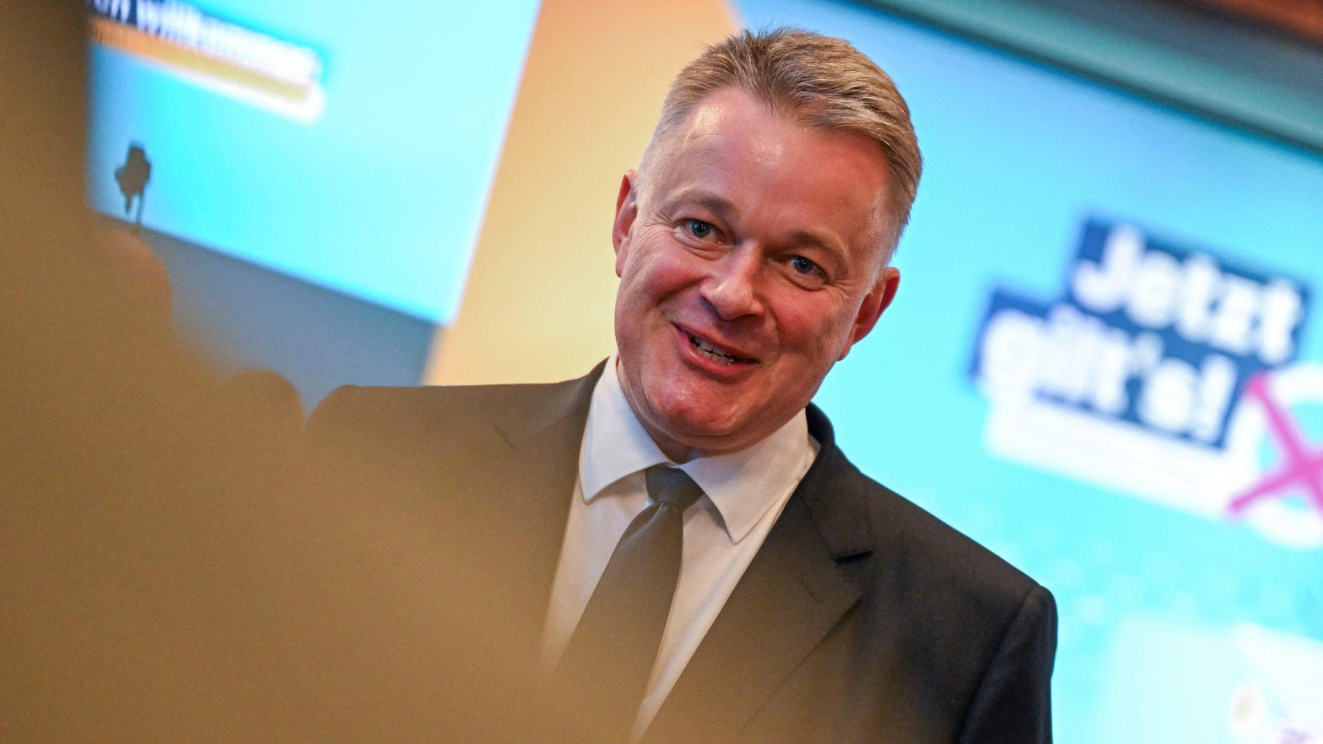 Gordon Schnieder | REUTERS