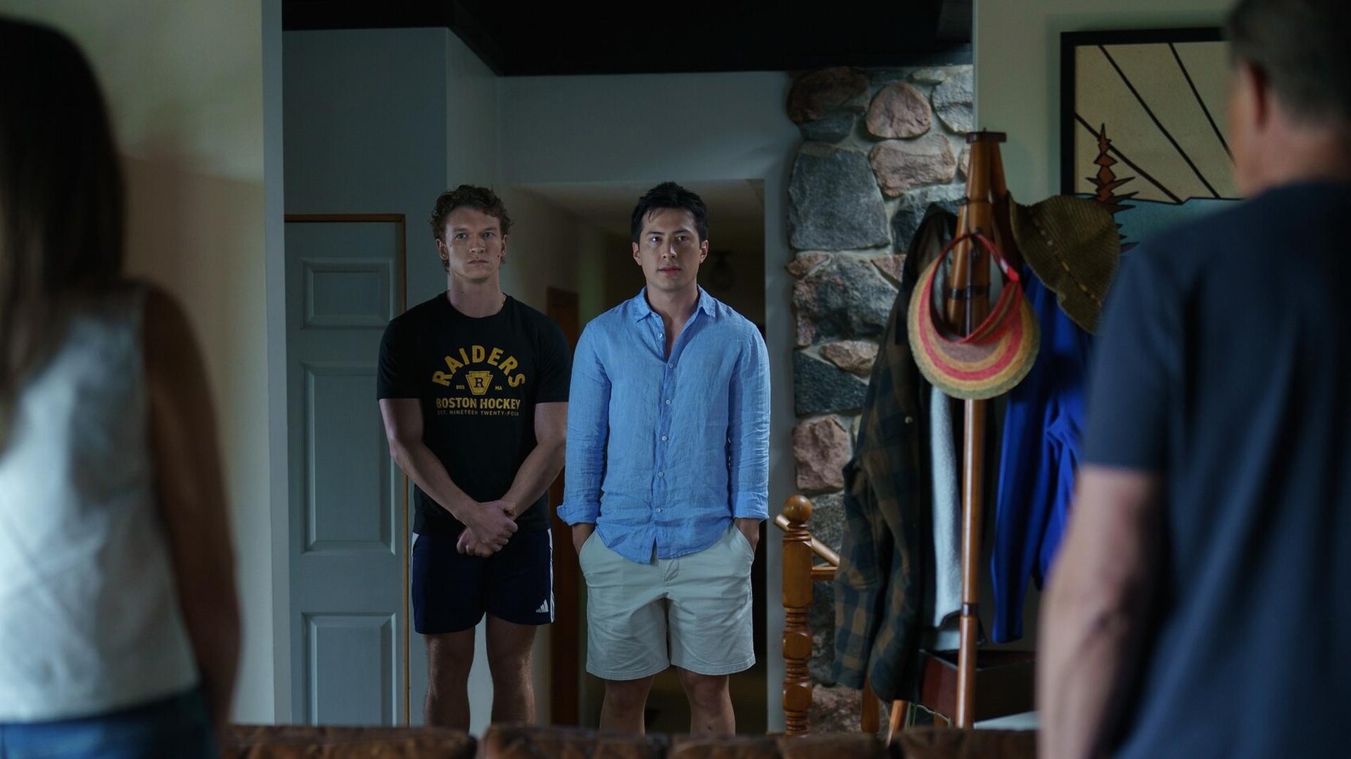 Connor Storrie als Ilya Rozanov und Hudson Williams als Shane Hollander in der Serie 