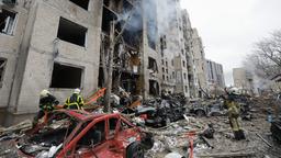 Zerstörtes Gebäude in Kiew nach russischen Angriffen
