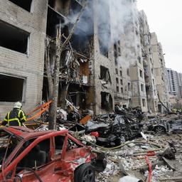 Zerstörtes Gebäude in Kiew nach russischen Angriffen