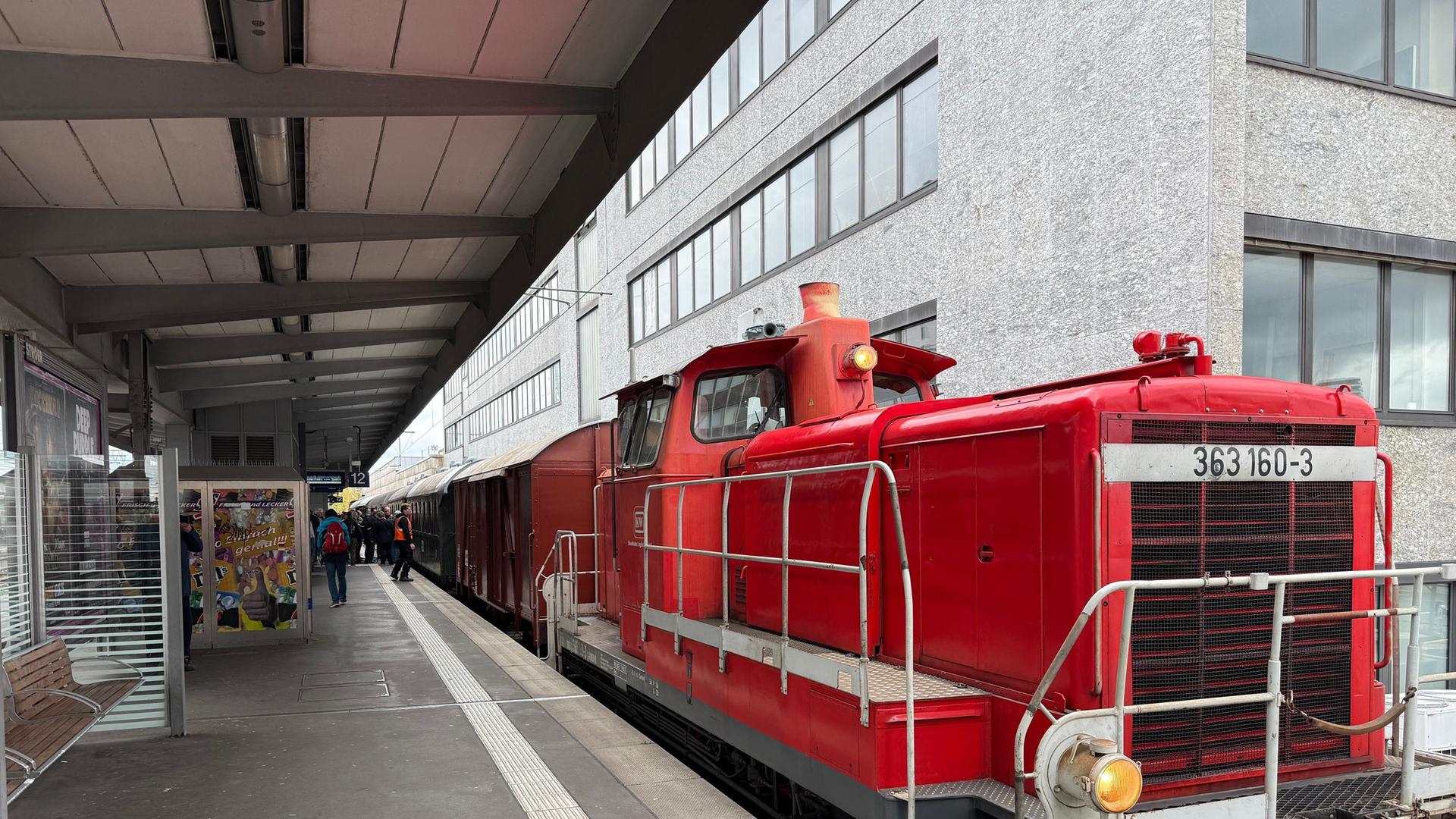 Historischer Zug: In der Holzklasse von Oberhausen nach Duisburg