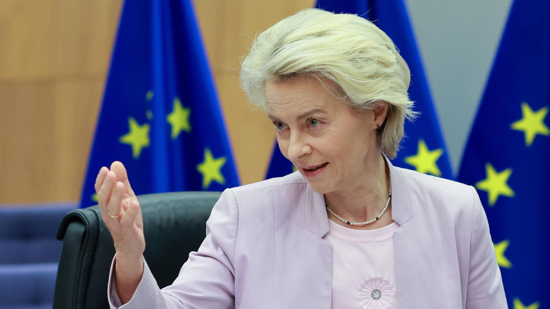 Ursula von der Leyen zu Beginn einer Sitzung der EU-Kommission in Brüssel. | EPA