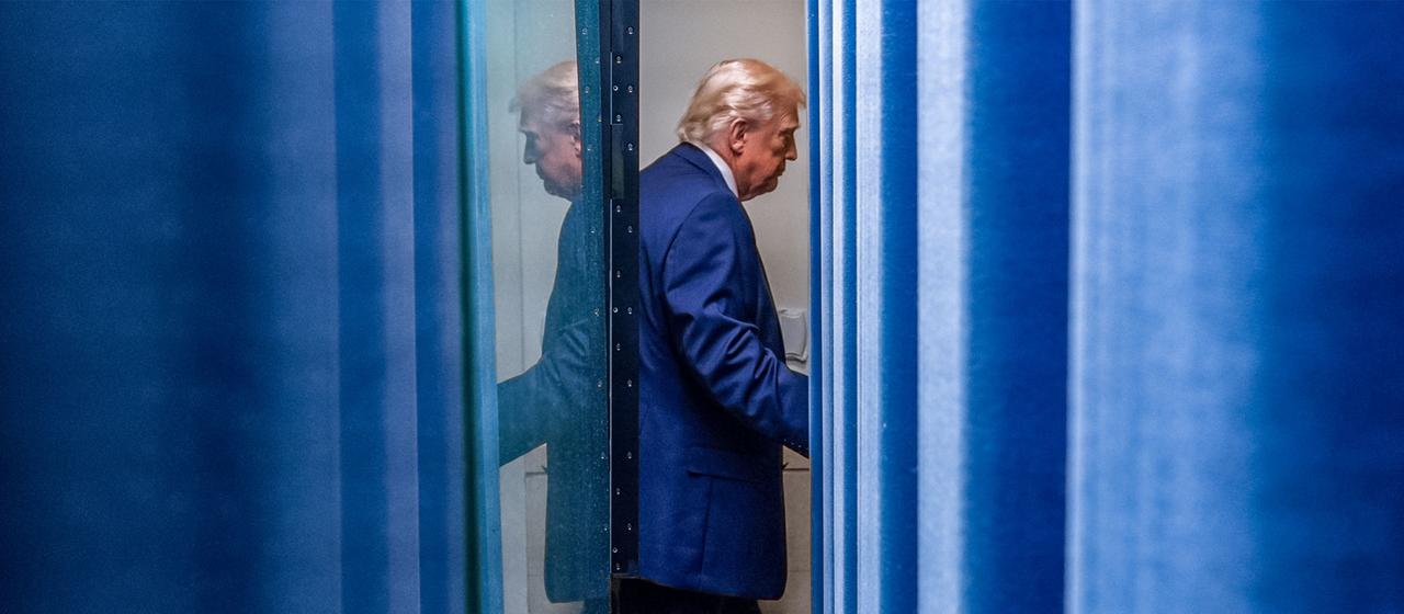 US-Präsident Donald Trump verlässt eine Pressekonferenz im Weißen Haus.