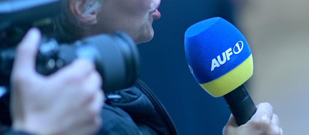 Ein Mikrofon des österreichischen Onlinesenders Auf1.