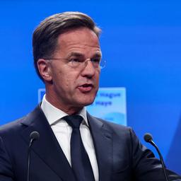 Mark Rutte spricht auf einer Pressekonferenz.