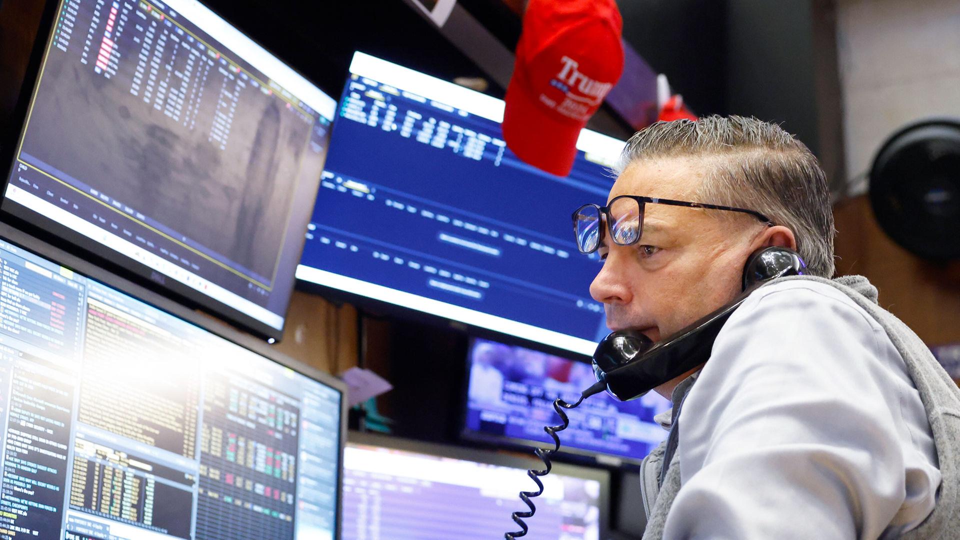 Händler an der New Yorker Börse. | picture alliance / newscom