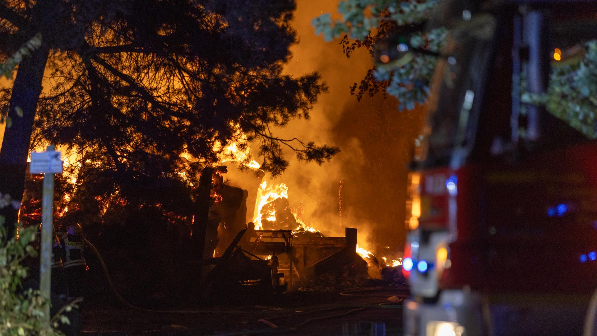 Flammenmeer auf Reitanlage in Heusenstamm: Ermittlungen wegen Brandstiftung