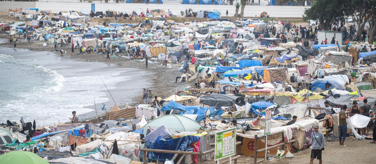 Flüchtlingslager am Strand von Ceuta, Spanien