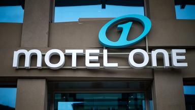 Schriftzug der Hotelkette "Motel One"