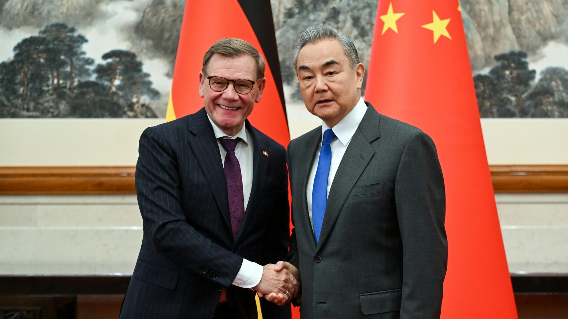 Johann Wadephul und Wang Yi | dpa