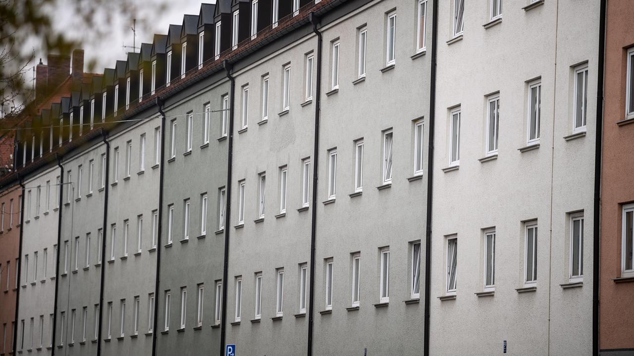 Hausverkauf, Umwandlung, Eigenbedarf: Was Mieter wissen sollten Hausverkauf, Umwandlung, Eigenbedarf: Was Mieter wissen sollten