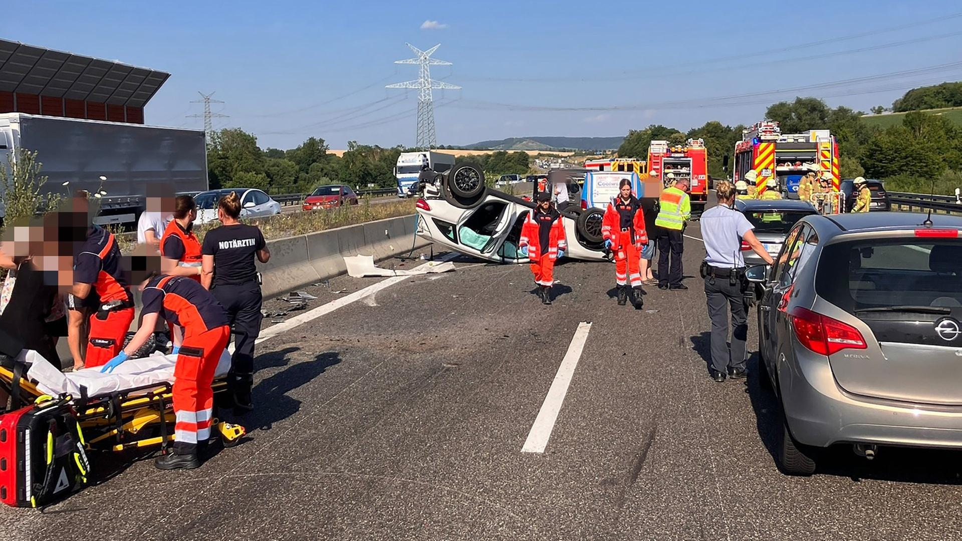 A6高速道路で連鎖追突事故、7人が負傷