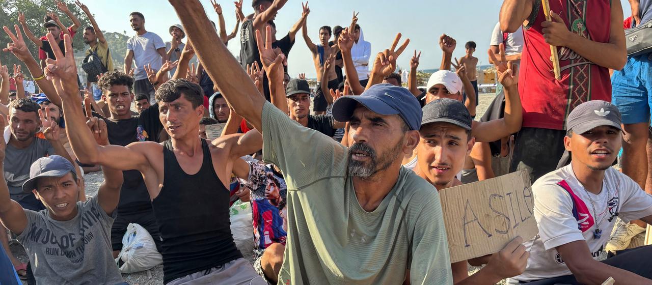 Migranten in der spanischen Exklave Ceuta treten im Kampf um Asyl in den Hungerstreik.