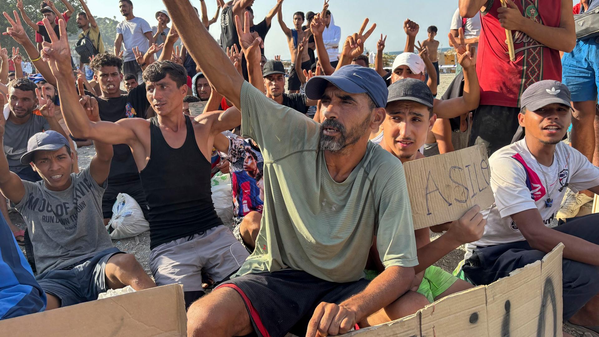 Migranten in Ceuta treten im Kampf um Asyl in Hungerstreik
