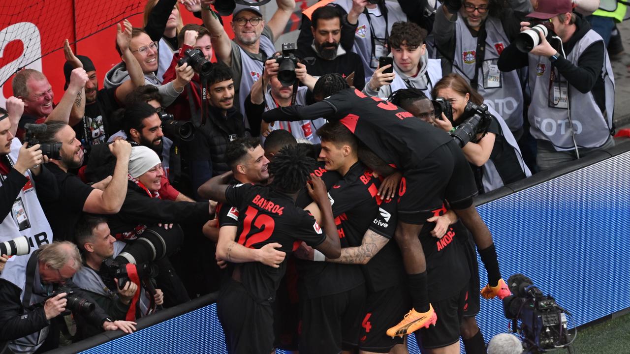 Bundesliga: Bayer Leverkusen ist vorzeitig Deutscher Meister
