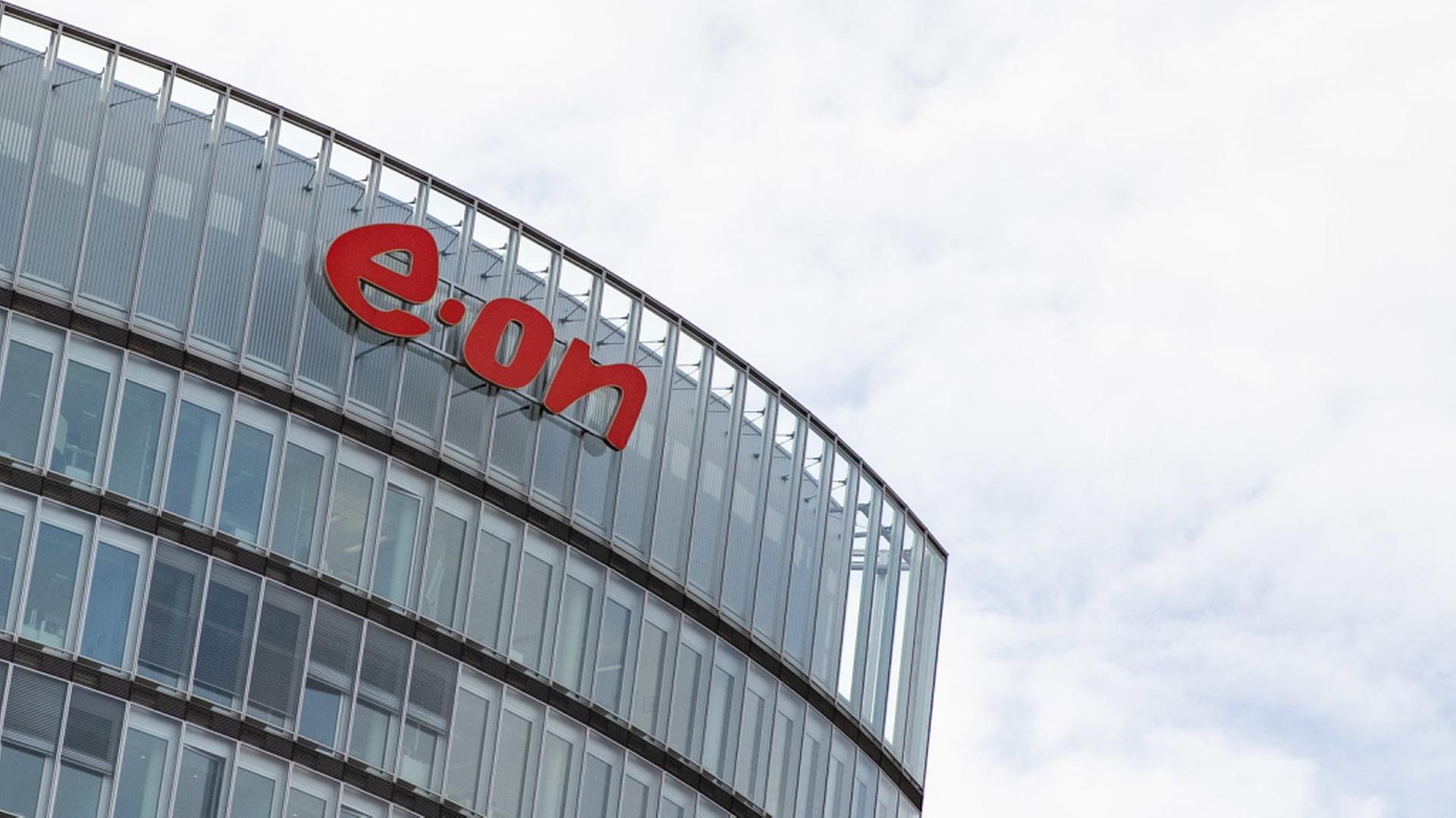 Die Eon-Konzernzentrale in Essen von außen. | dpa