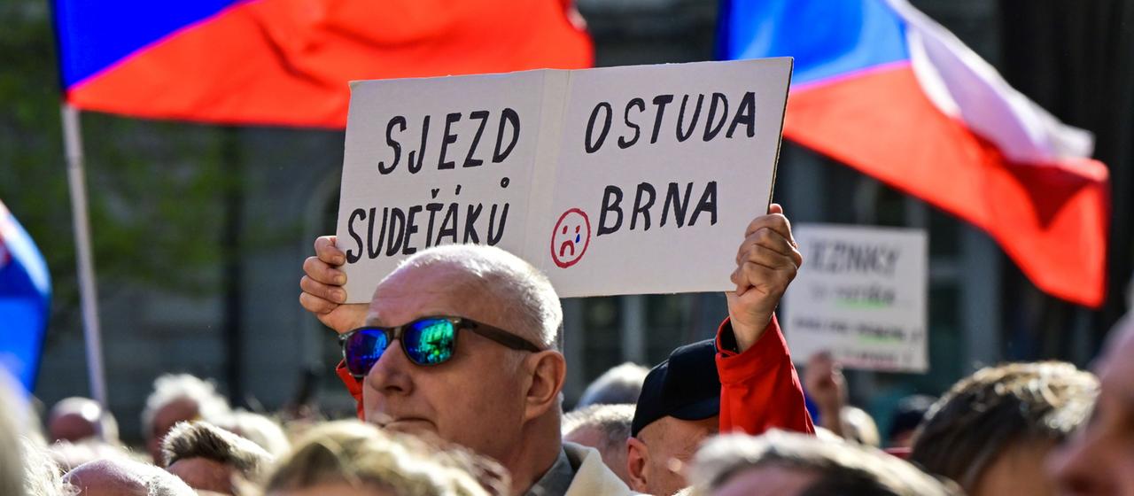 Demo der SPD gegen eine Veranstaltung der Sudetendeutschen (Archivbild vom 26. April 2026)