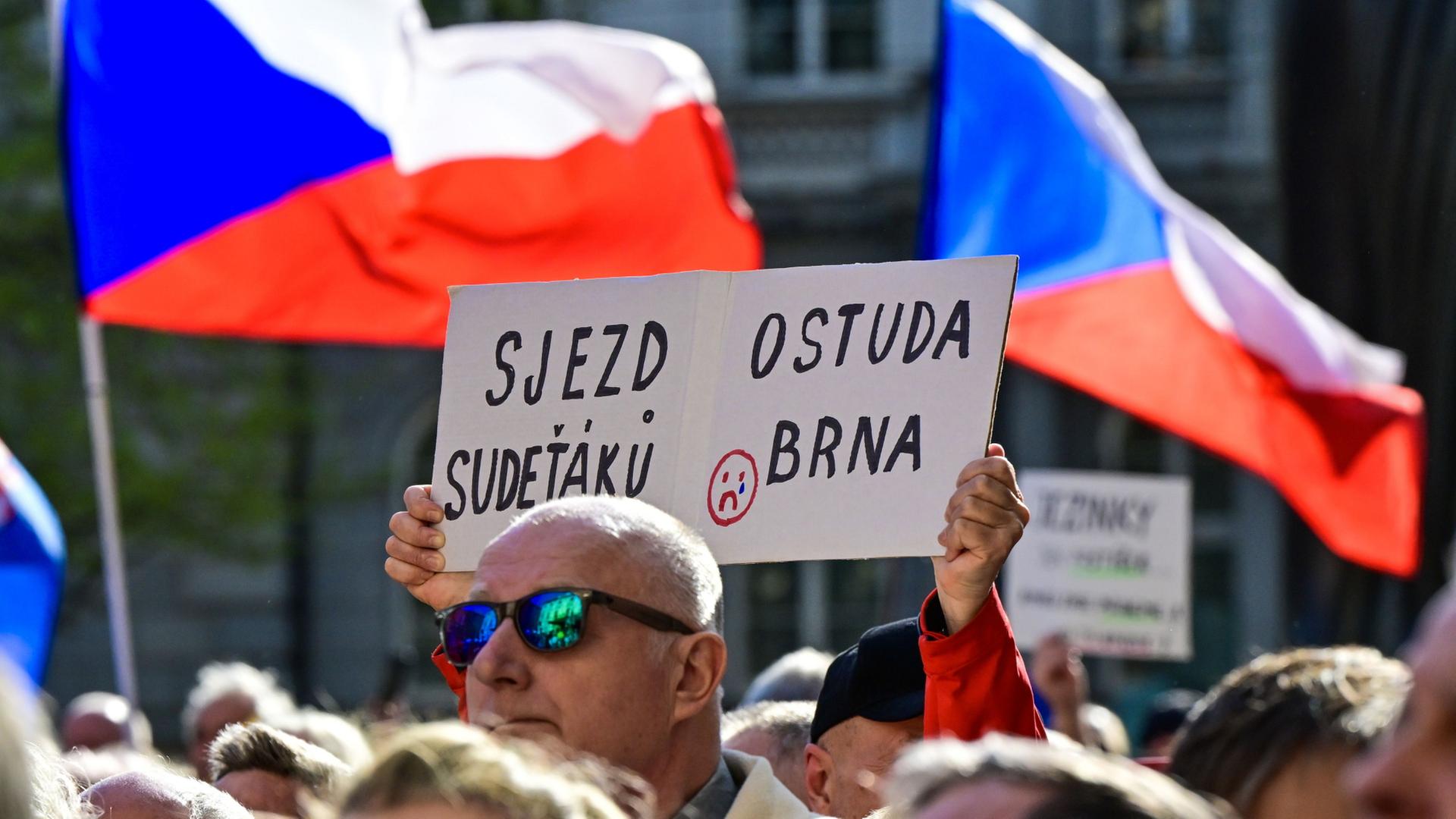 Demo der SPD gegen eine Veranstaltung der Sudetendeutschen (Archivbild vom 26. April 2026) | álek Václav/CTK/dpa