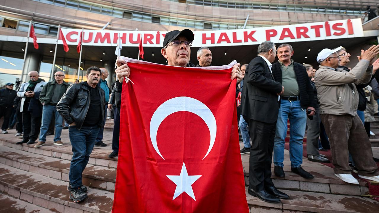 13 Personen aus CHP-Umfeld in der Türkei festgenommen