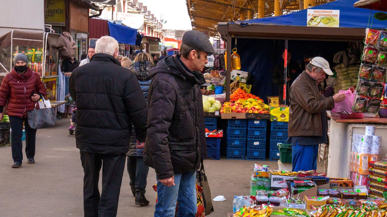 Ukraine Gedränge auf Odessas Markt, Flaute im Hafen tagesschau.de(01)