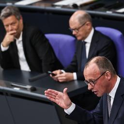Friedrich Merz hält eine Rede im Bundestag 