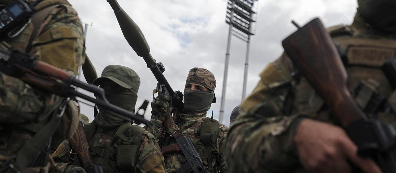 Die Khaled-Brigade, ein Teil der Hay'at Tahrir al-Sham (HTS), ist in Damaskus zu sehen.