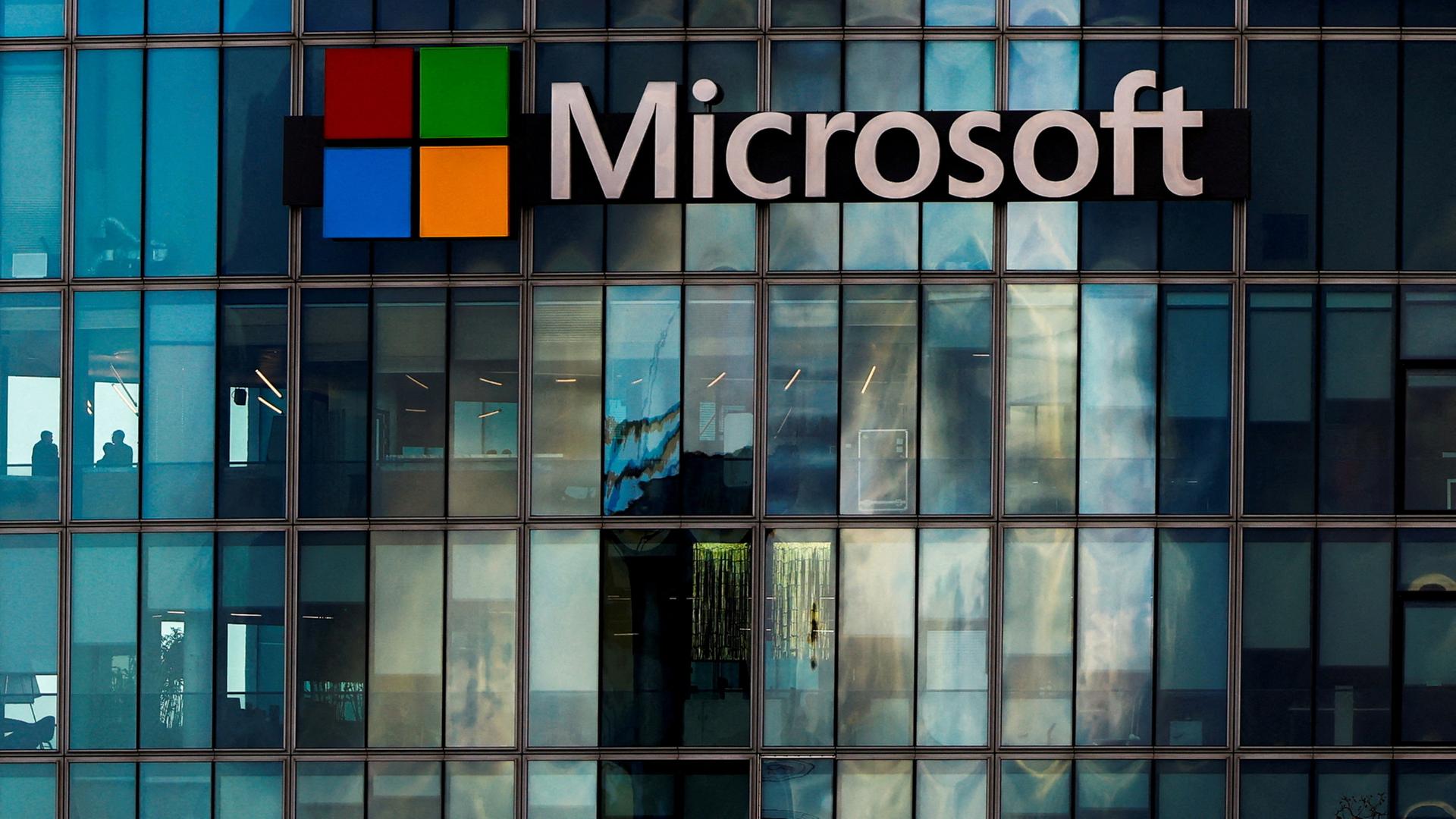 Das Microsoft-Logo auf einem Gebäude in Frankreich | REUTERS