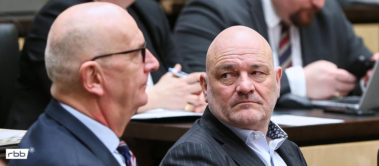 Dietmar Woidke, SPD, Ministerpräsident von Brandenburg, und Robert Crumbach stellvertretender Ministerpräsident während einer Bundesratssitzung. (Quelle: imago-images/dts Nachrichtenagentur)