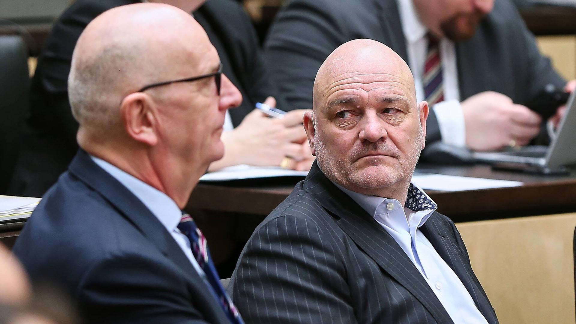 Dietmar Woidke, SPD, Ministerpräsident von Brandenburg, und Robert Crumbach stellvertretender Ministerpräsident während einer Bundesratssitzung. (Quelle: imago-images/dts Nachrichtenagentur) | imago-images/dts Nachrichtenagentur