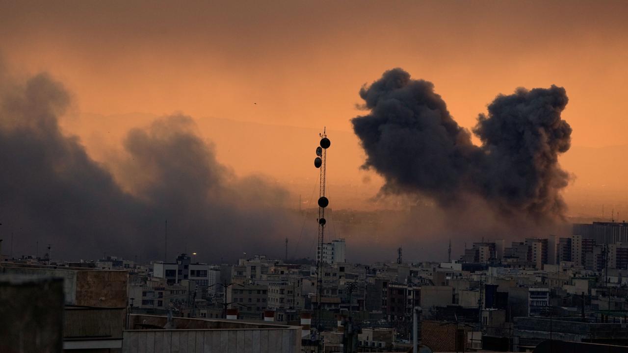 Iran-Krieg: ++ Israel startet “breite Angriffswelle” auf Iran ++