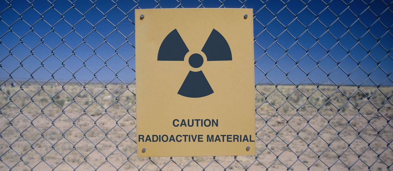 Wahrnschild vor Radioaktivität an einem Testgeände in Nevada, USA.