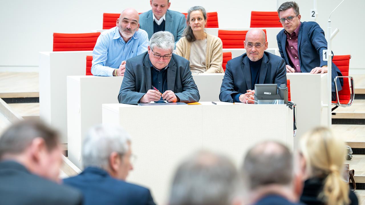 Brandenburg: Fraktionen von BSW und AfD im Brandenburger Landtag offen für Zusammenarbeit | tagesschau.de