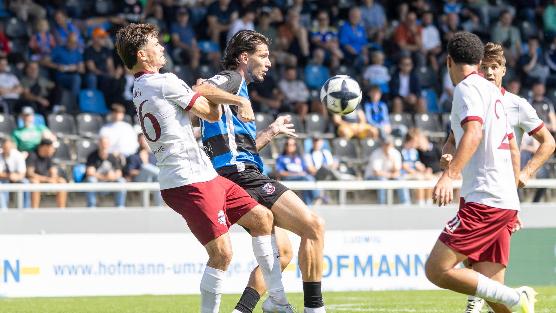 Viele Zweikämpfe beherrschten das Derby zwischen dem FSV und dem OFC. | IMAGO