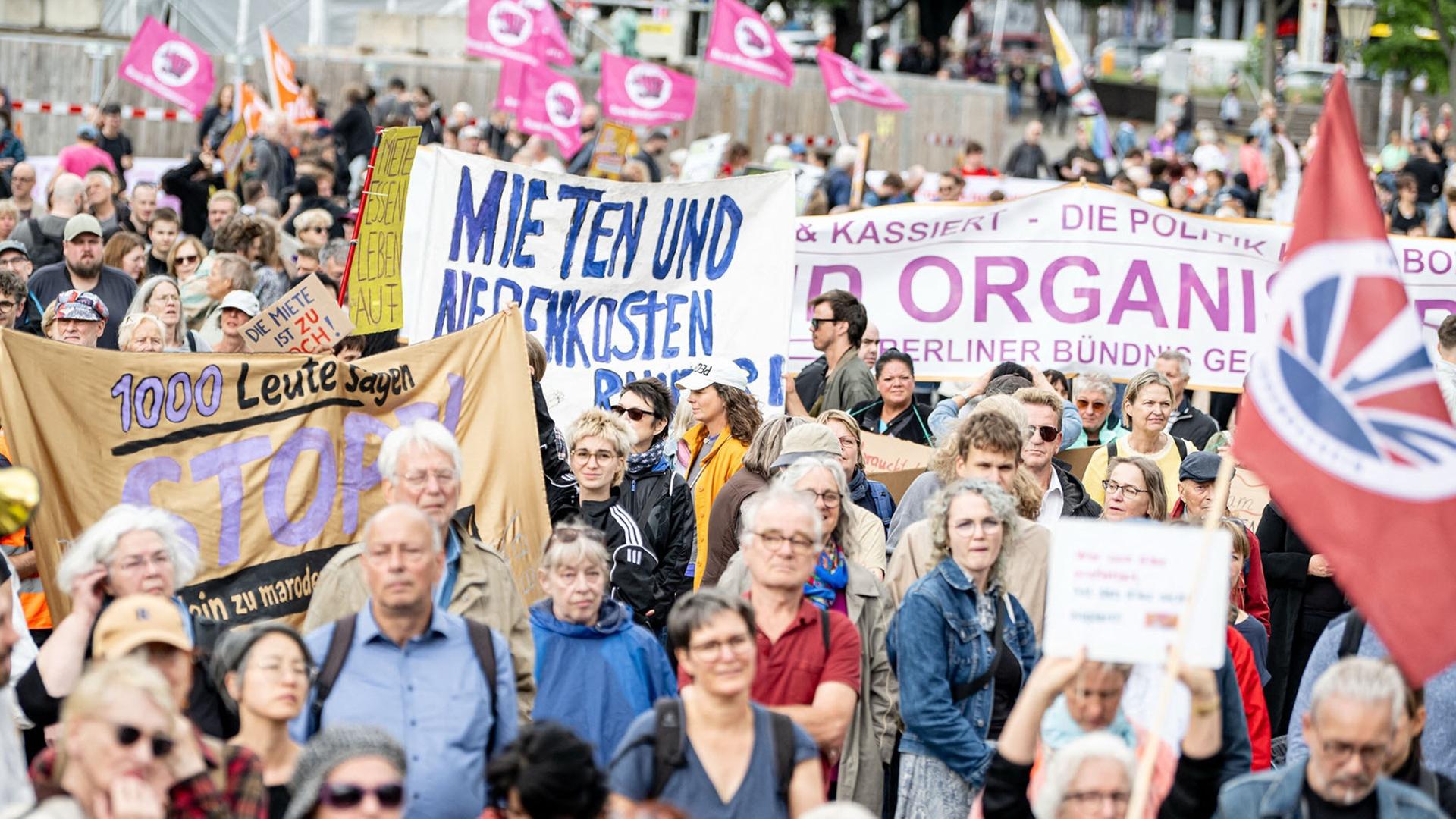 Demonstration gegen hohe Mieten und für Enteignung in Berlin