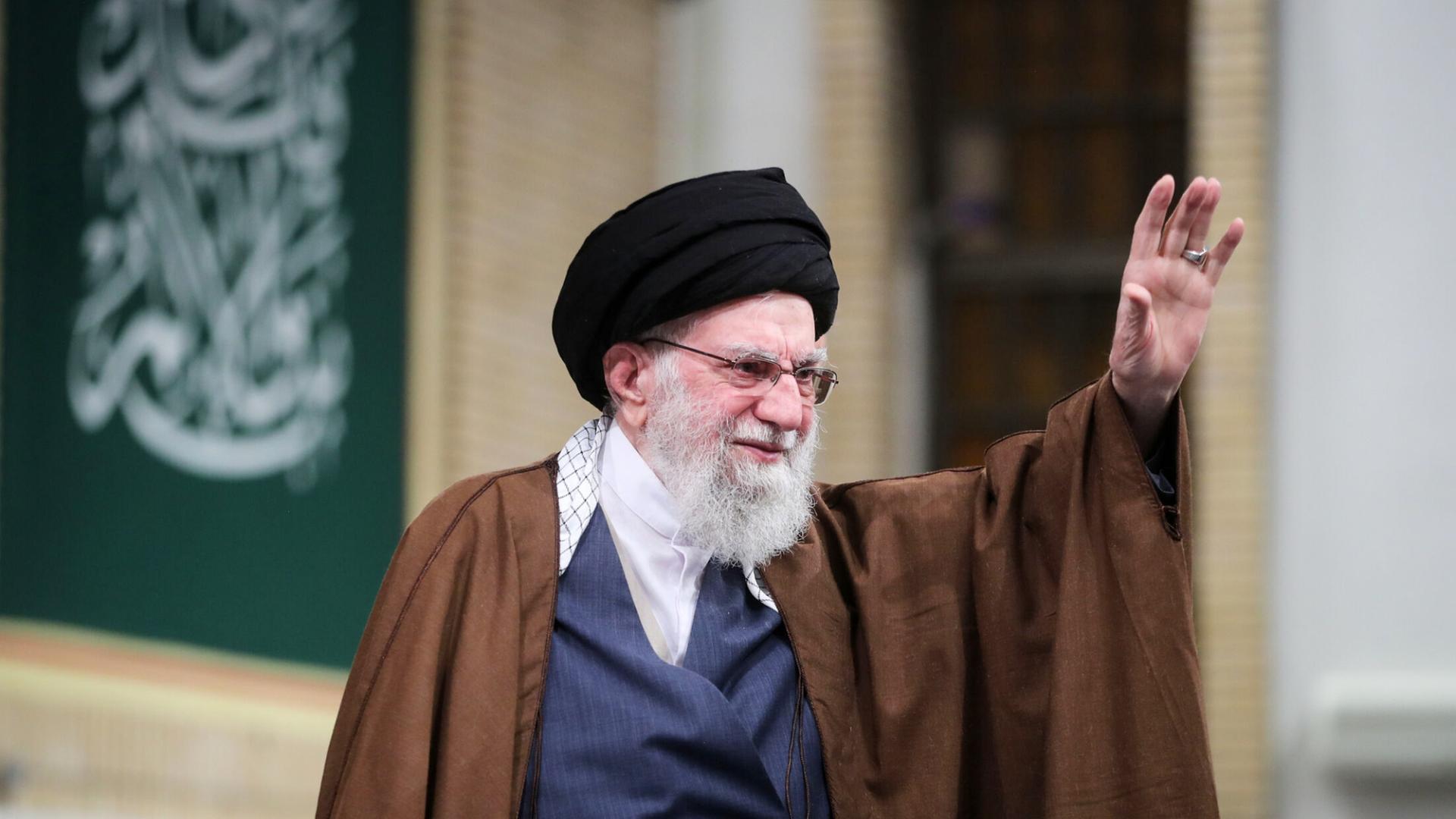 Ajatollah Ali Chamenei | Uncredited/Office of the Iranian Supreme Leader via AP/dpa