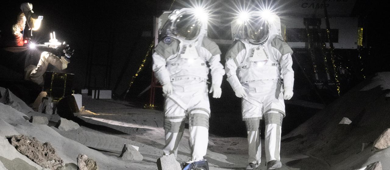 Zwei Astronauten simulieren eine Trainingseinheit in der neuen 