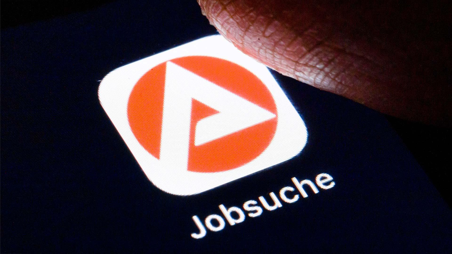 Jobsuche App der Bundesagentur fÃ¼r Arbeit auf dem Display eines Smartphone. | picture alliance / photothek