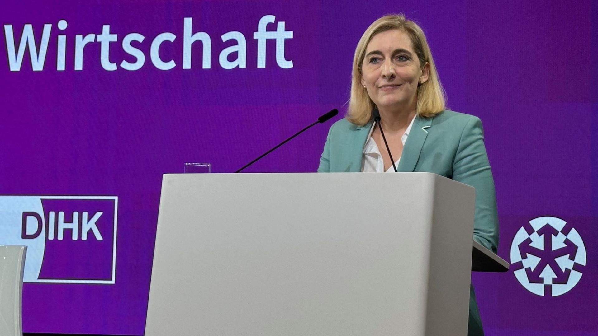 Kanzleramtschefin Warken verspricht Tempo bei Reformen