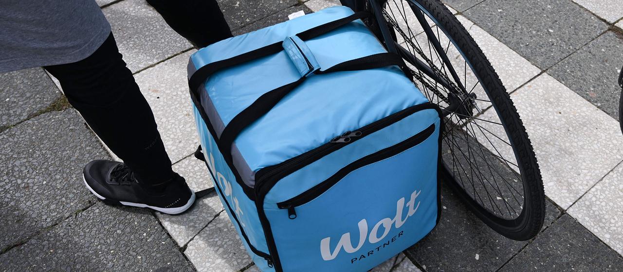 Ein Wolt-Lieferdienstfahrer