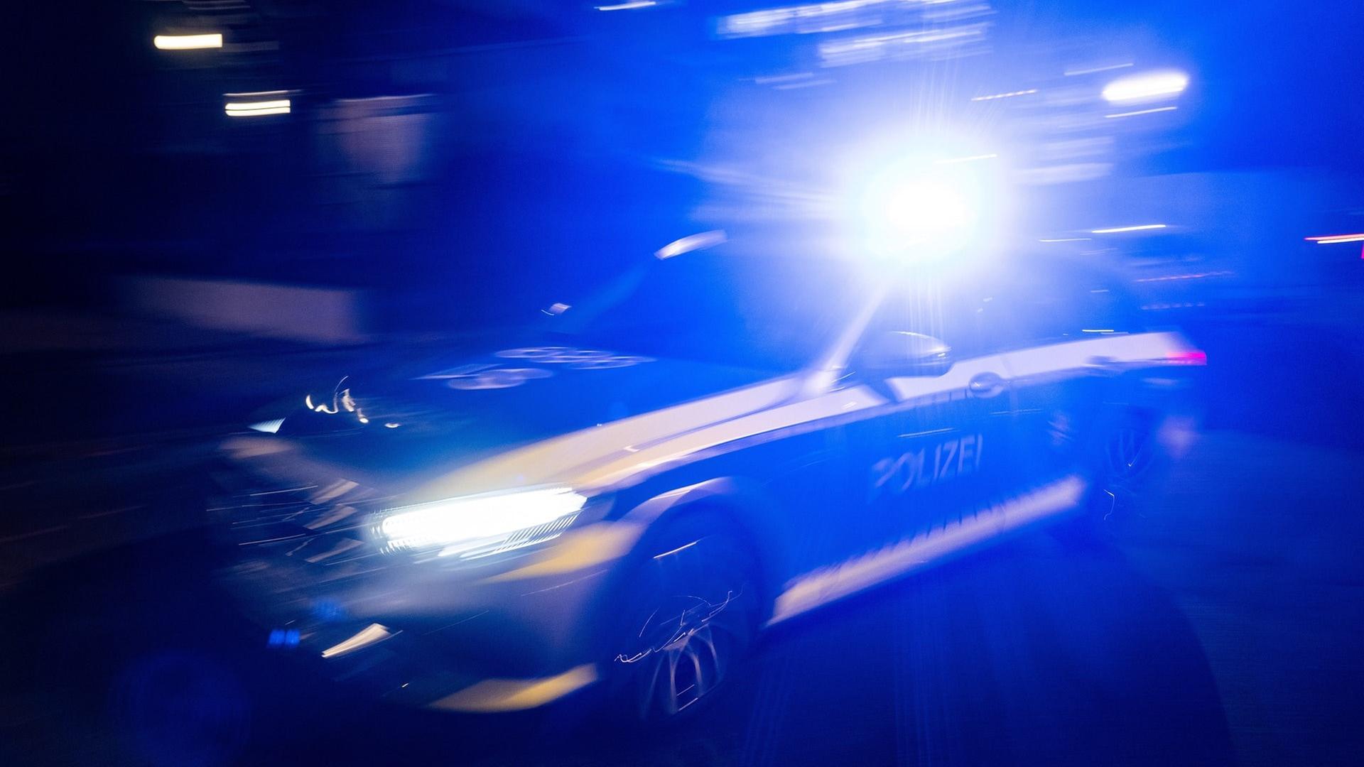 Unbekannter schießt auf fahrendes Auto im Kreis Reutlingen