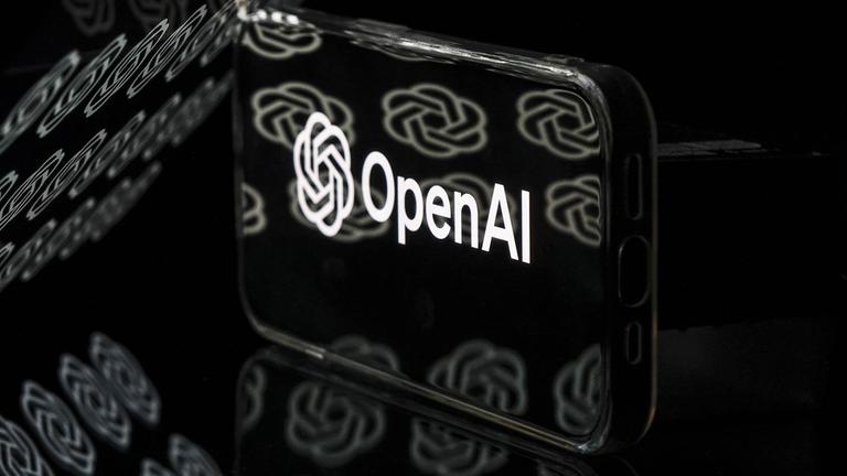 OpenAI-Logo auf einem Smartphone.