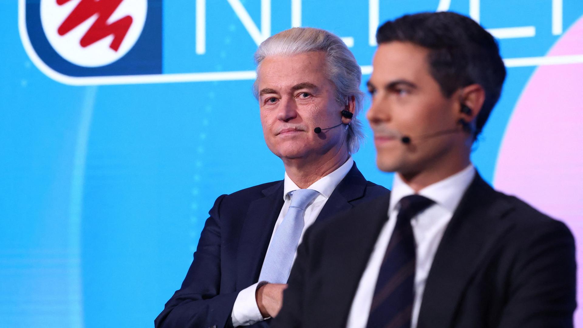 Wilders und Linksliberale laut Hochrechnung fast gleichauf