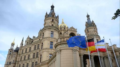 Weg frei für Koalitionsverhandlungen in Schwerin