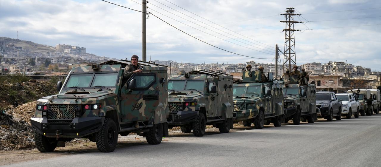 Ein Konvoi der syrischen Regierungsarmee. 