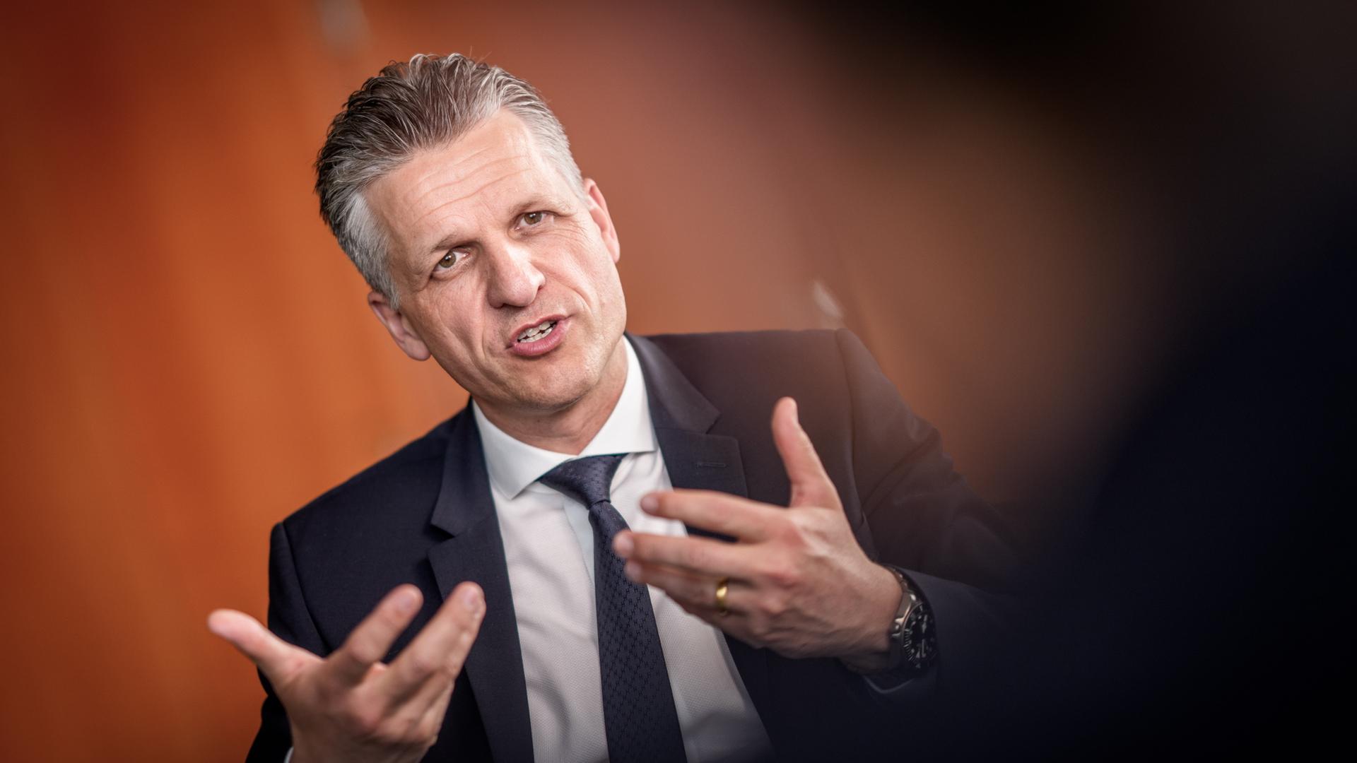 Gegenwind für Klingbeil: Union strikt gegen Steuererhöhungen